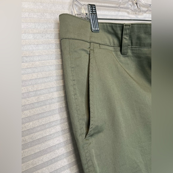 VINCE Women’s Cropped Straight Leg Trouser Pants Sage Green Size 10 L39 W28 - Picture 7 of 12